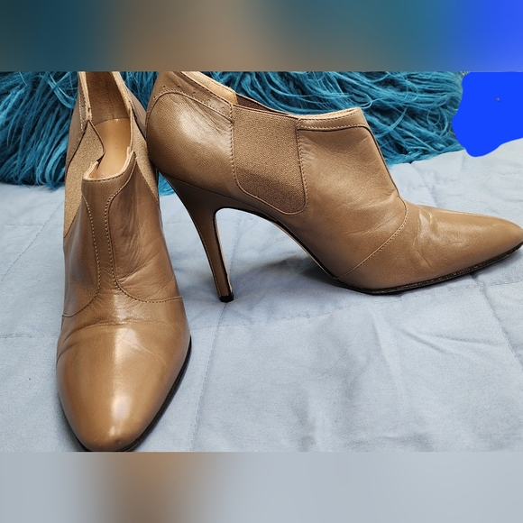 Manolo Blahnik Taupe Leather Booties Size 36.5 - Picture 9 of 10